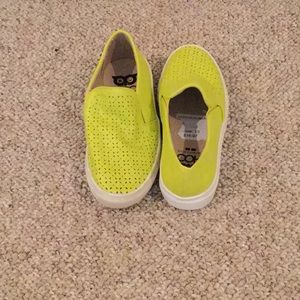 I am selling a cute light green shoes